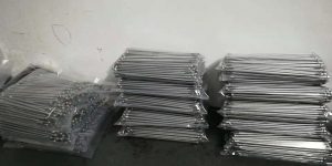 long stainless steel machine screws