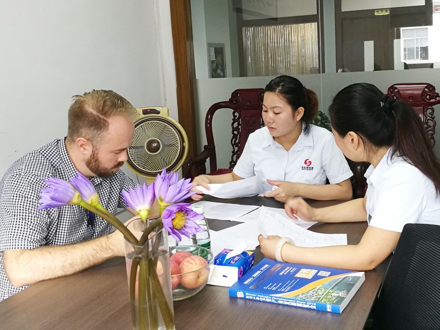 Denmark customer visiting Shi Shi Tong