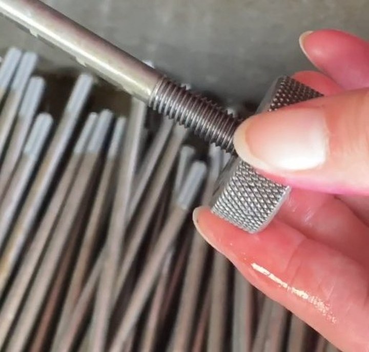 GO/NO-GO thread gauges on a screw at Shi Shi Tong