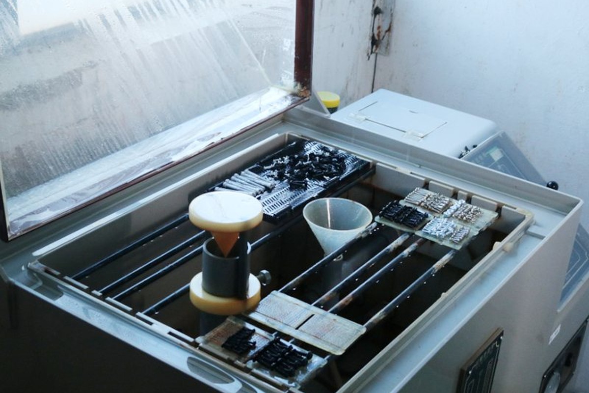 In-house salt-spray chamber used to test stainless parts